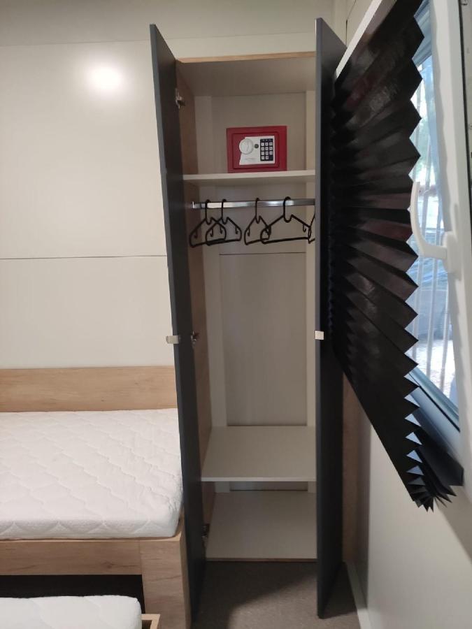 פריבלאקה Dalmatino Pleasure - Beach House Camp Dalmacija Privlaka מראה חיצוני תמונה
